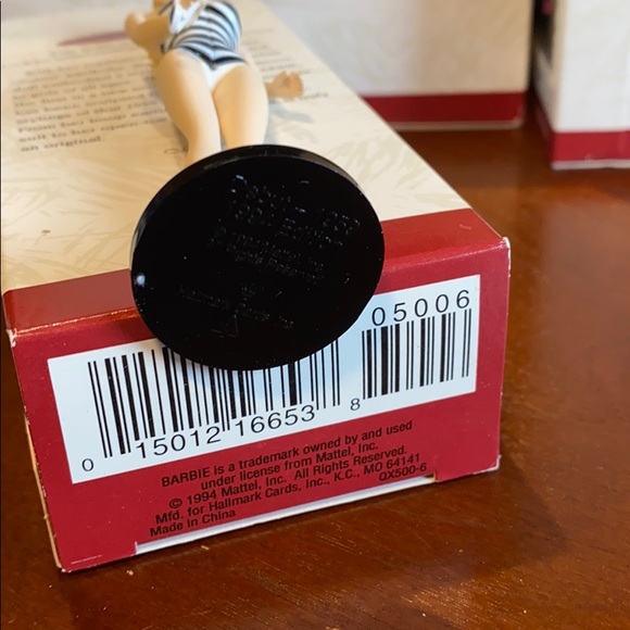 1994 Barbie ornament w box “Debut 1959” swimsuit - Picture 4 of 5